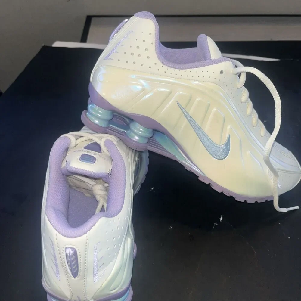 Ih4050-001 Nike Shox R4 Soft Pearl Hydrangeas Size 6.5